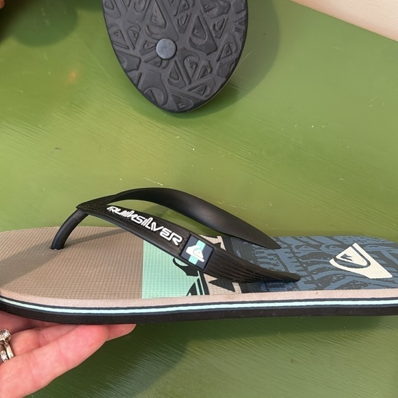 Quicksilver ⭐️NWOT flip flops - Picture 5 of 5